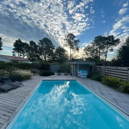 Landaise De Charme Avec Piscine Chauffee